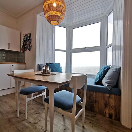 Lovely Seafront 2 Bed Flat In อาเบอรีสวิท ภายนอก รูปภาพ